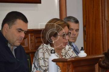 Luna y Dahelire claman por la paz en el mundo desde el Pleno de Telde (Foto TA)